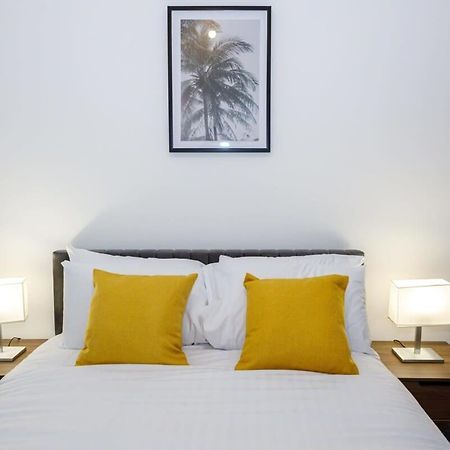 Contemporary 1 Bed Apartment Central בולטון מראה חיצוני תמונה