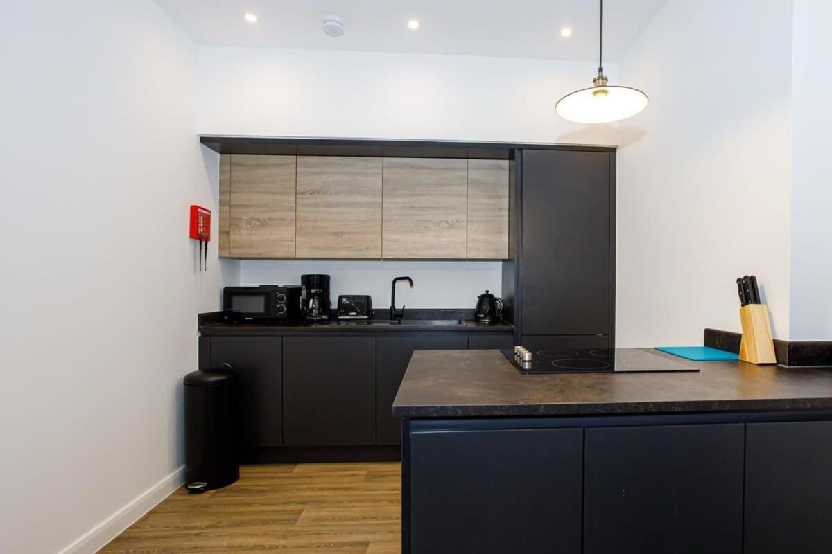 Contemporary 1 Bed Apartment Central בולטון מראה חיצוני תמונה