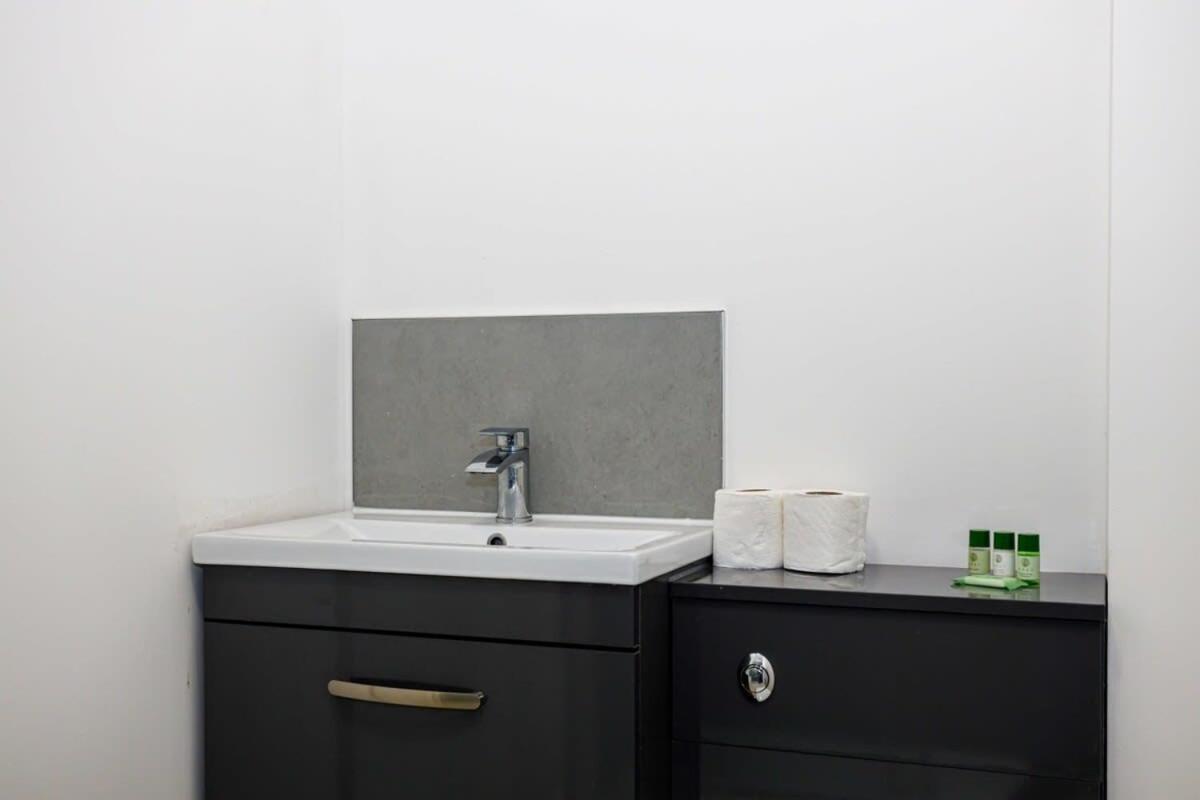 Contemporary 1 Bed Apartment Central בולטון מראה חיצוני תמונה