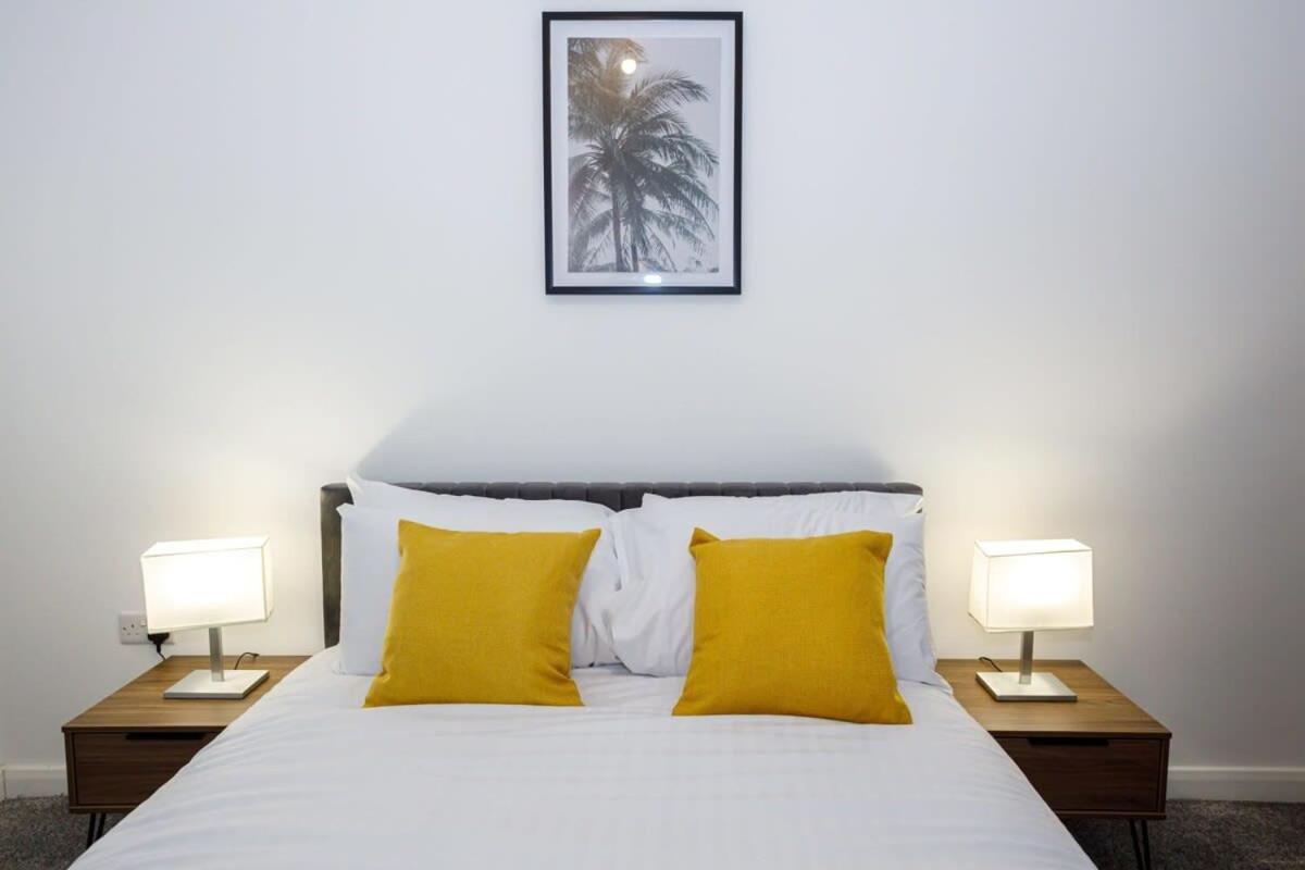 Contemporary 1 Bed Apartment Central בולטון מראה חיצוני תמונה