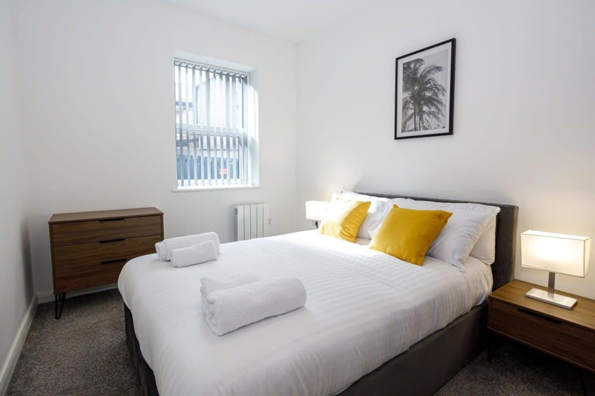 Contemporary 1 Bed Apartment Central בולטון מראה חיצוני תמונה