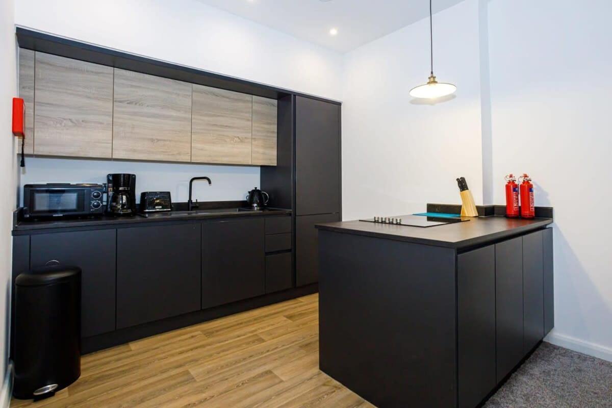 Contemporary 1 Bed Apartment Central בולטון מראה חיצוני תמונה