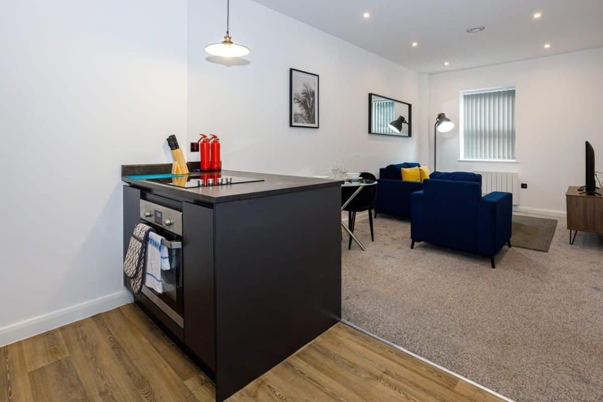 Contemporary 1 Bed Apartment Central בולטון מראה חיצוני תמונה
